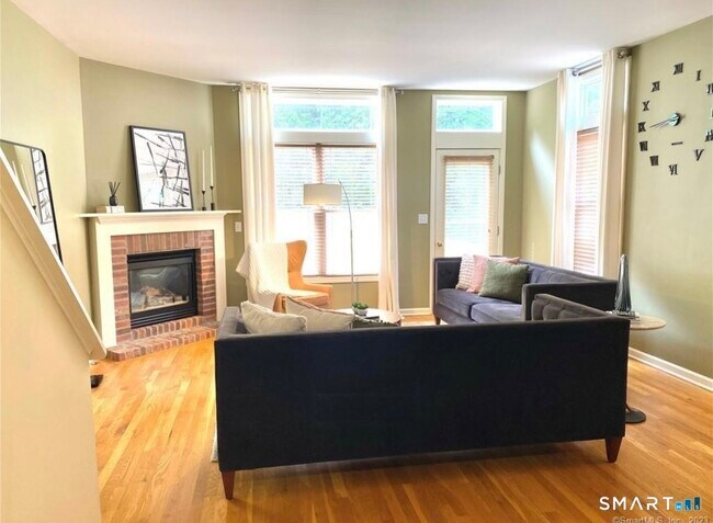 Building Photo - 11 Trout Brook Cir