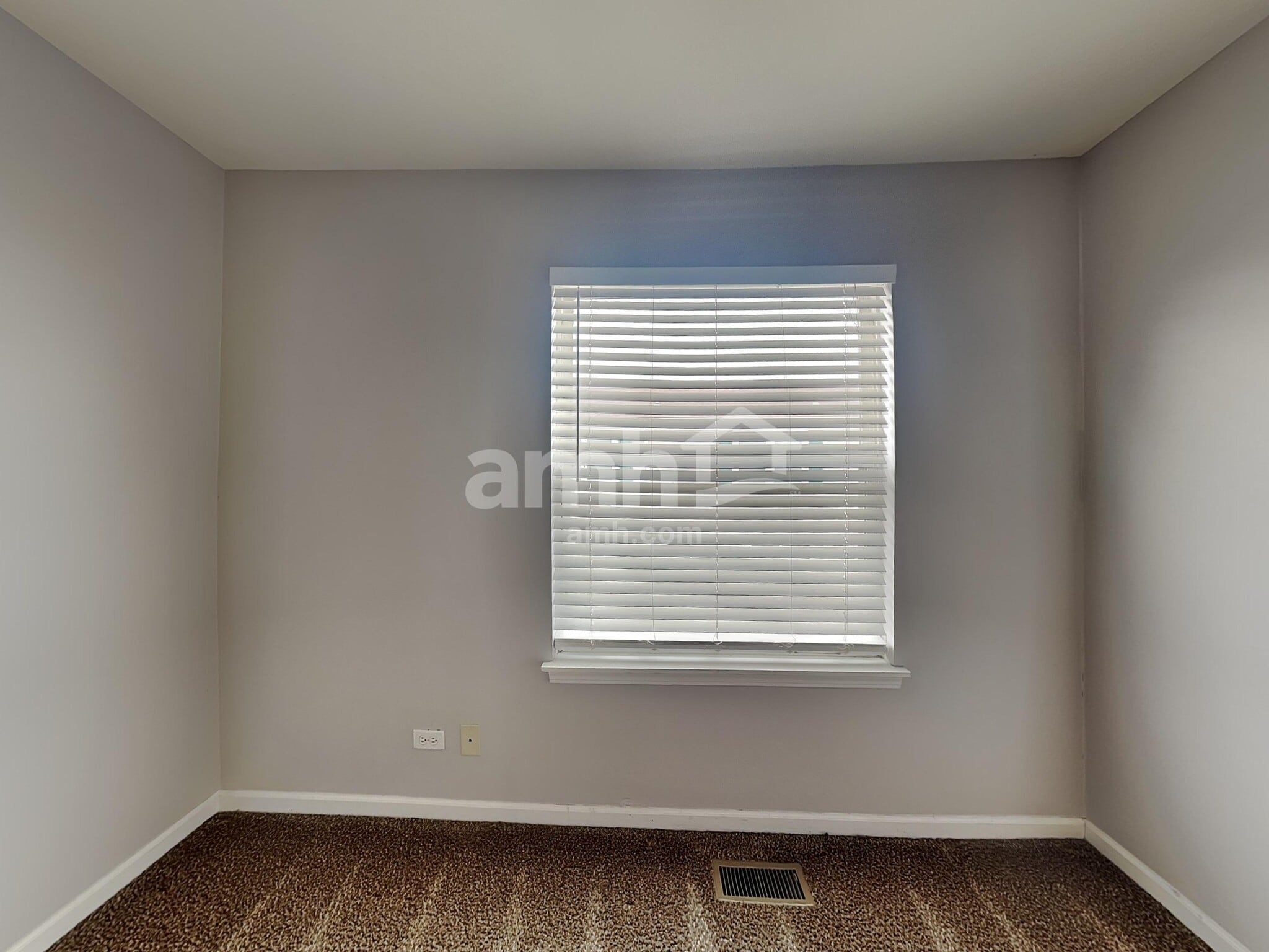 Building Photo - 2409 Courtyard Cir