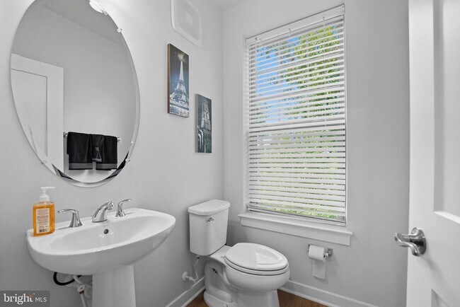 Building Photo - 709 Thomas Ln