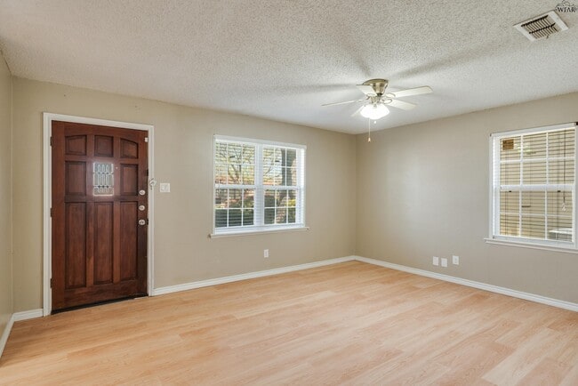 Building Photo - 5115 Kingston Dr