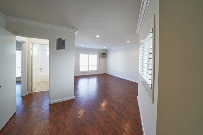 Interior Photo - Camellia
