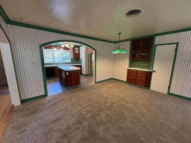 Building Photo - Visalia 2 Bed 2 Bath available now.