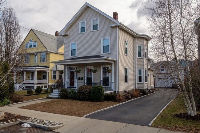 Building Photo - 6 Lowell Ave