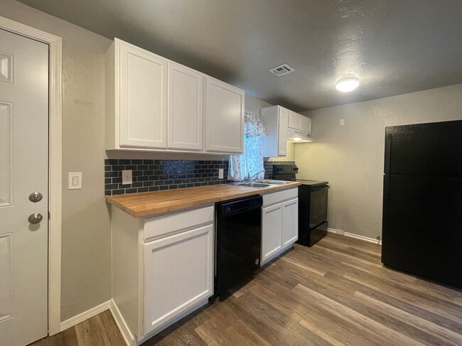 Building Photo - 824 NW 45th St