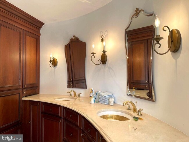 Building Photo - 28 Main St