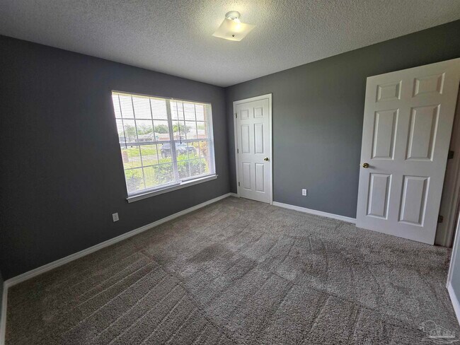 Building Photo - 6024 Yellow Rose Dr