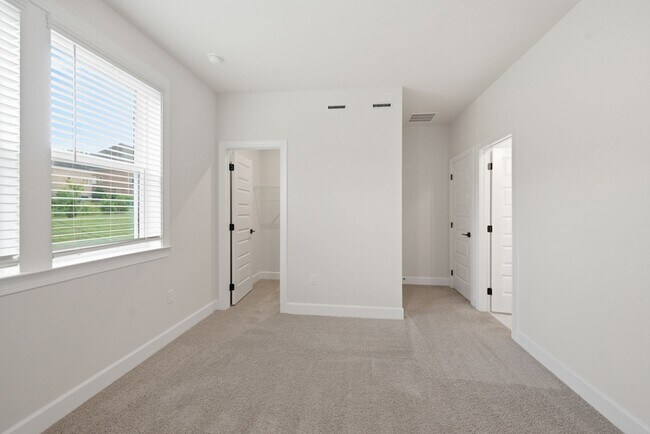 Building Photo - 1061 Sycamore Ests