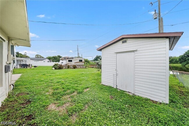 Building Photo - 275 Lakeview Dr