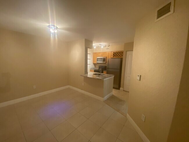 Building Photo - 2861 N Oakland Forest Dr