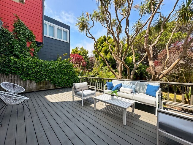 Building Photo - Beautiful 4BR+/3.5BA Edwardian Single-Fami...