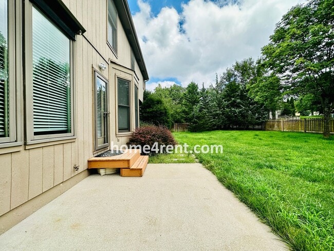 Building Photo - Fantastic South Overland Park Home in Blue...