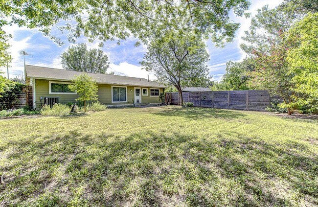 Building Photo - 5508 Pine Pl