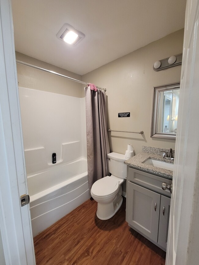 Building Photo - 2404 Edison St