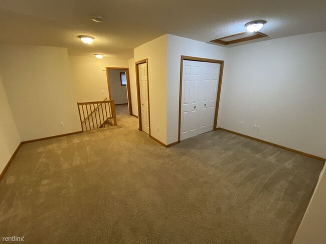 Building Photo - 3 br, 2.5 bath Townhome - 2112 Liberty Hts
