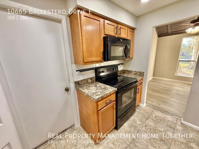 Building Photo - 10665 Ballestero Dr E