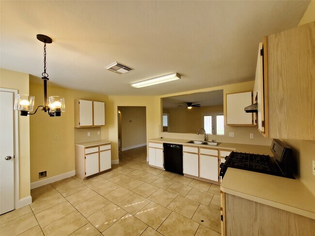 Building Photo - 1413 Bridle Path