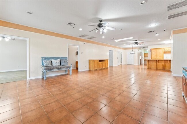 Building Photo - 10 Lowery Ln