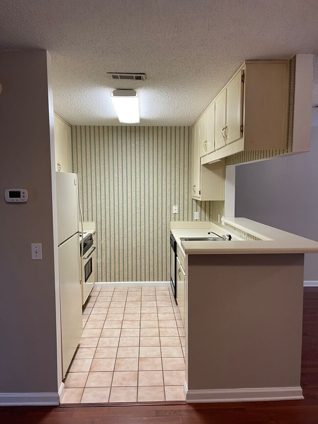 Building Photo - Briarwood West