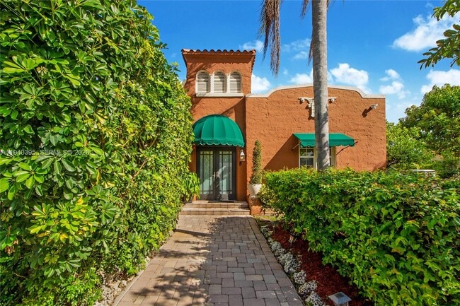 Building Photo - 2985 SW 13th St