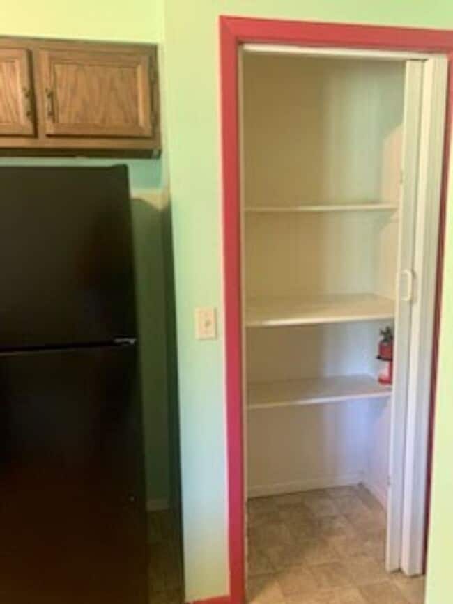 Building Photo - Spacious Heights 3 Bed!