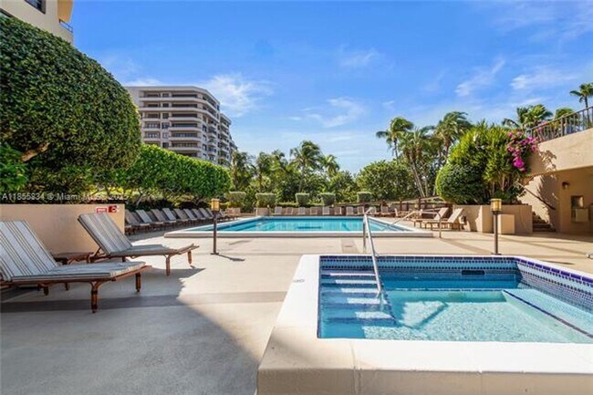 Building Photo - 251 Crandon Blvd