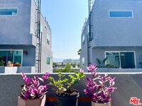 Building Photo - 2927 1/2 Denby Ave