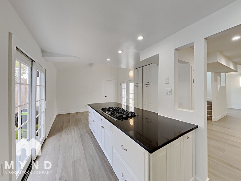Building Photo - 13942 Mango Dr