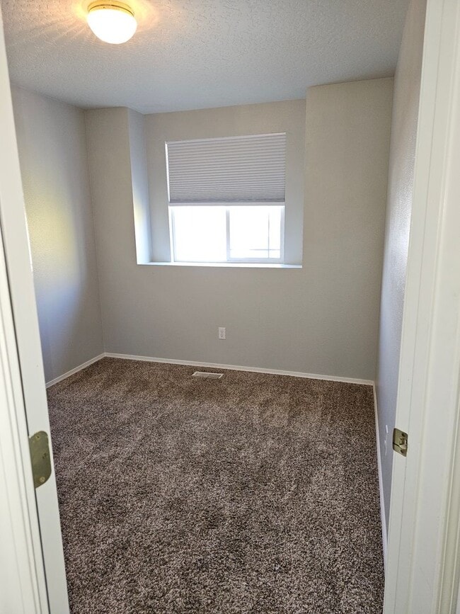 Building Photo - Updated Open Floor Plan in Nampa!