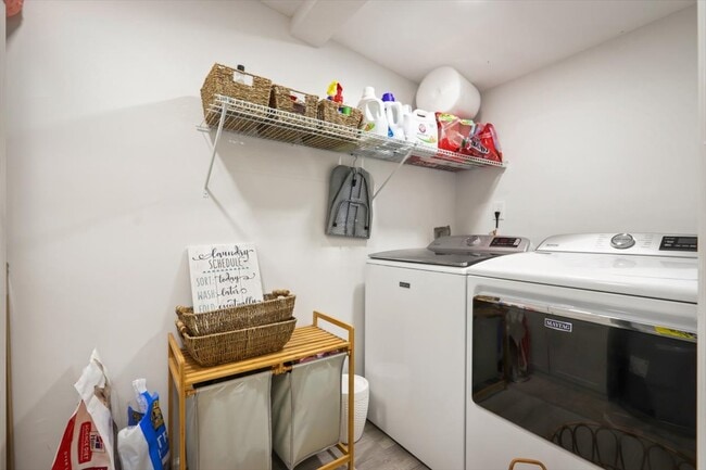 Building Photo - 3506 Claridge Rd E