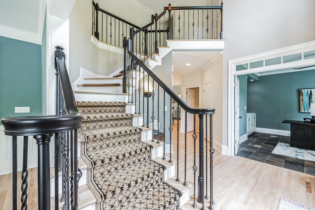 Front door entry - 510 Newburgh Way