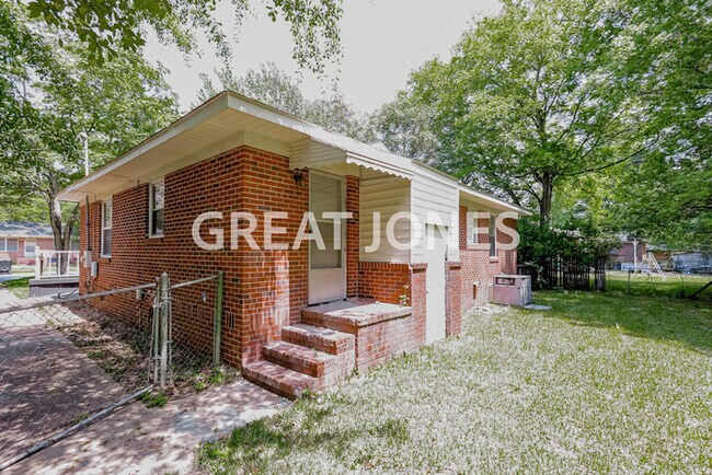 Building Photo - Charming 3 Bedroom in Columbus!