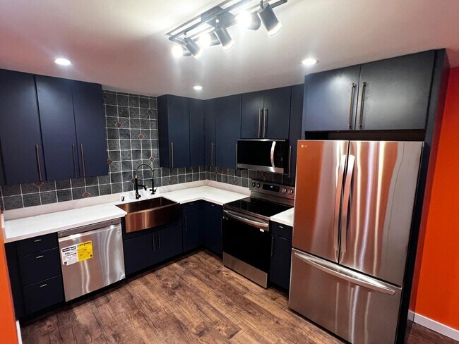 Building Photo - 1157 Manzanita Dr