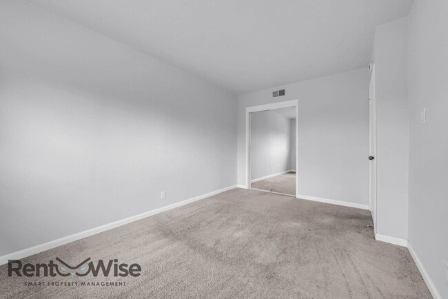 Building Photo - 2406 Kehoe Ave