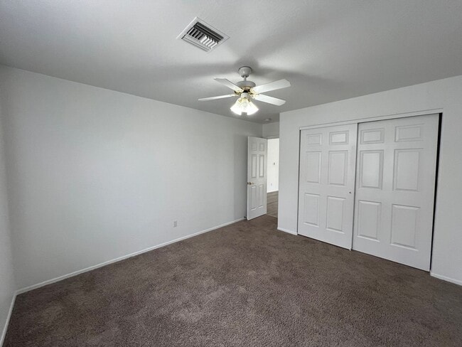 Building Photo - 4 BEDROOM POOL HOME!