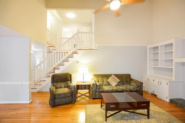 Building Photo - 2156 Forest Lakes Blvd