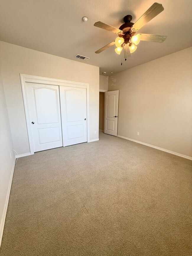 Building Photo - 3 BEDROOM 2 BATH HOME IN TEMPLETON!! MOVE IN READY