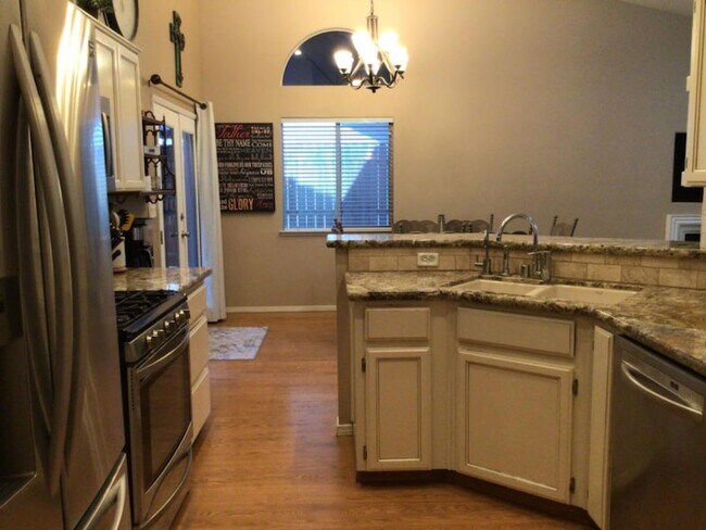 Building Photo - 1555 Morgan Dr