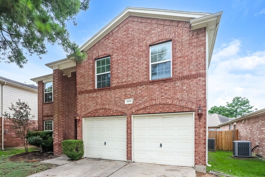 Building Photo - 19119 Royal Isle Dr