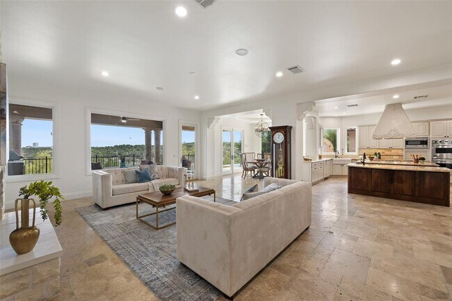 Building Photo - 4805 Mirador Dr