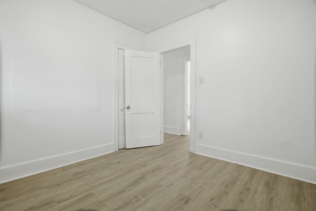 Building Photo - $1200/month bungalow