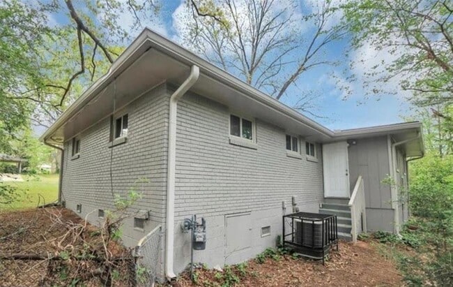 Building Photo - 3711 Daisy Dr