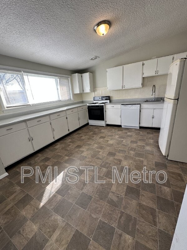 Building Photo - 8439 Alder Ave