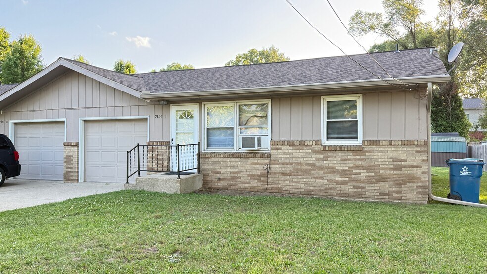 Building Photo - 9754 Rosehill Rd