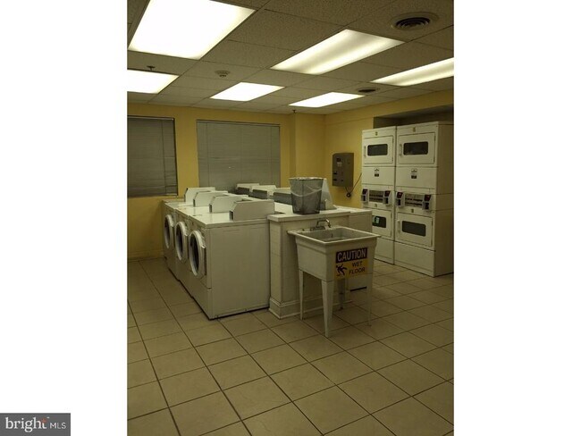 Building Photo - 2101 Chestnut St