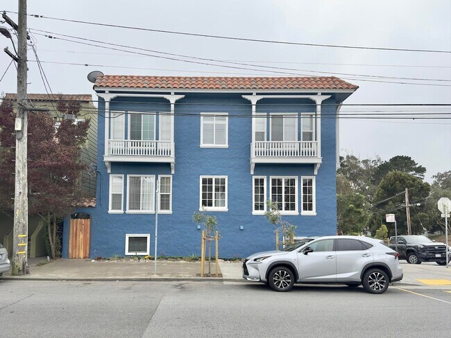 Building Photo - 2300 22nd Ave