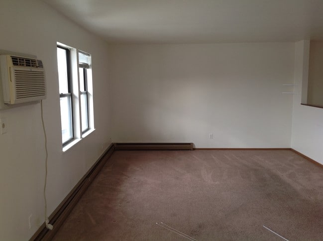 Building Photo - 450 Stratford Way