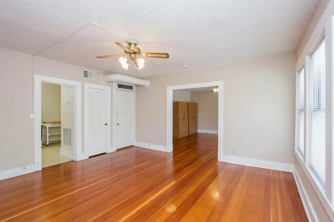 Building Photo - 3843 S 48th St