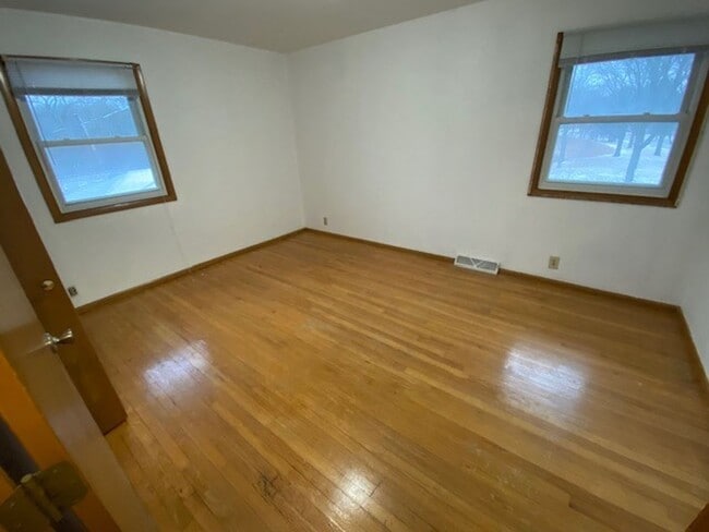 Building Photo - 10301-10303 W Fisher Parkway