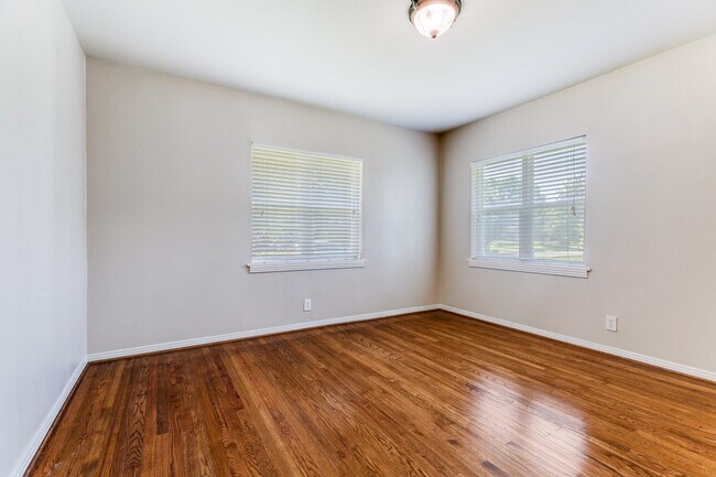 Building Photo - 2704 Ryan Pl Dr