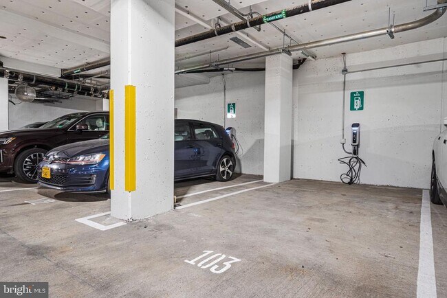 Building Photo - 255 W Falls Station Blvd